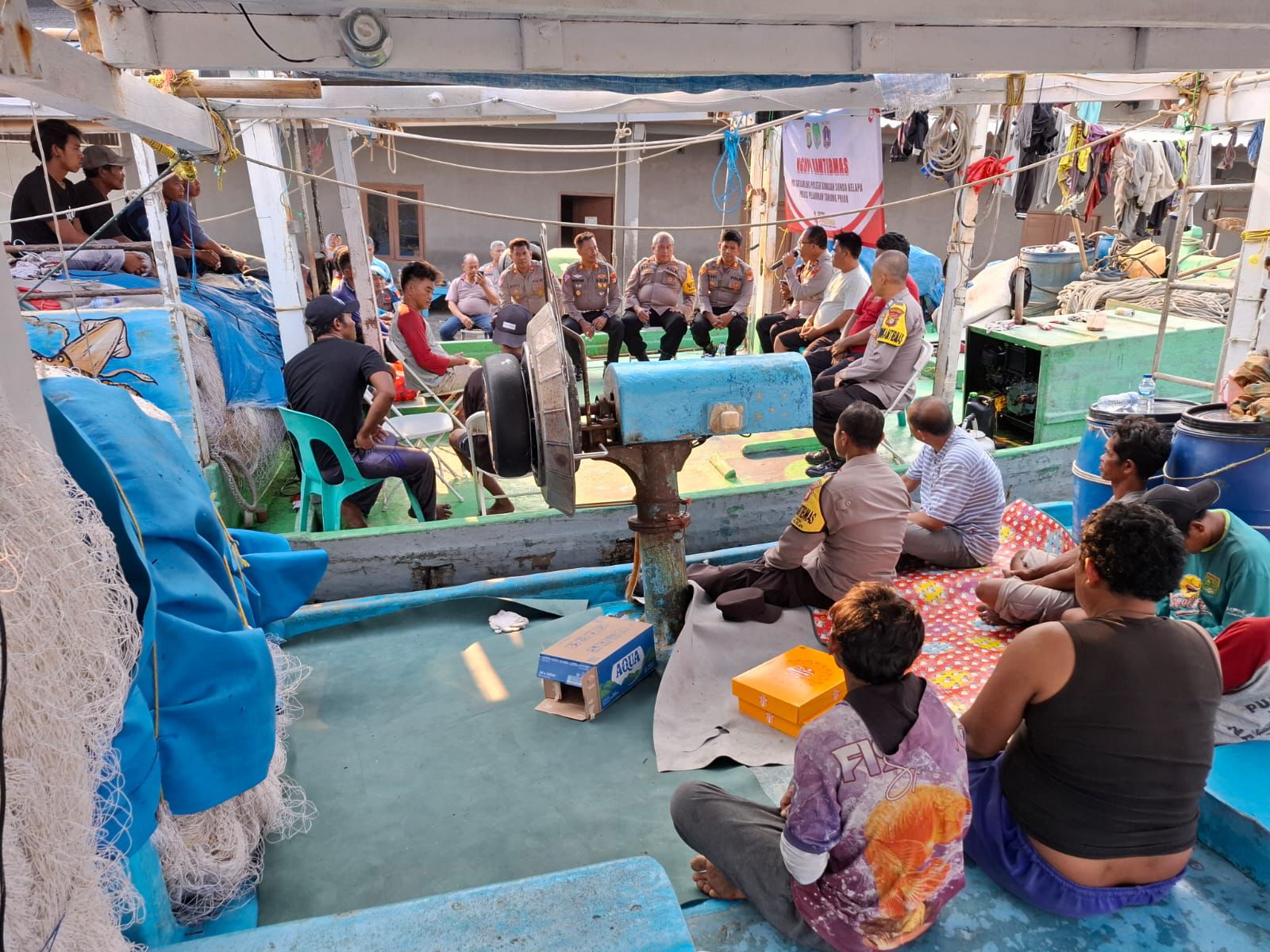 Ngopi Kamtibmas Bareng Nelayan di Muara Angke,