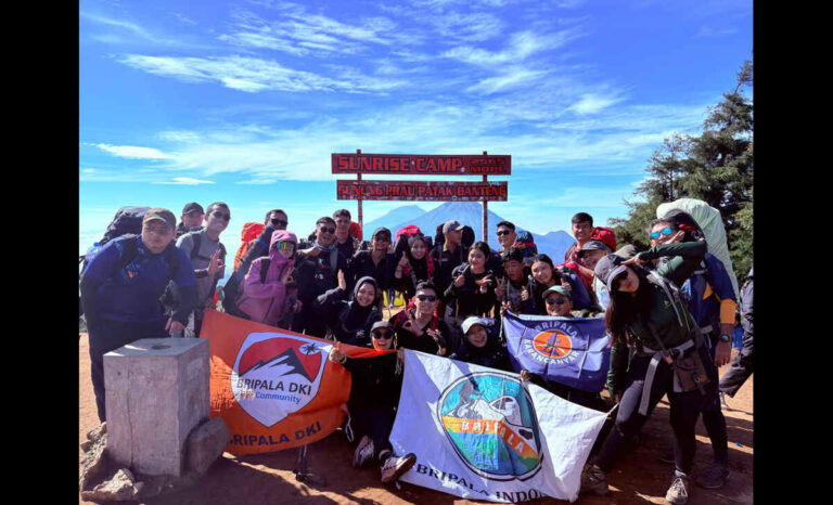 Dari Jakarta ke Dieng- Pendaki BRIPALA DKI Jelajahi Keindahan Gunung Prau