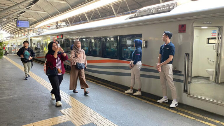 KAI Daop 8 Surabaya Imbau Pelanggan Perhatikan Berbagai Hal Penting Saat Gunakan Tiket Kereta Api Persambungan