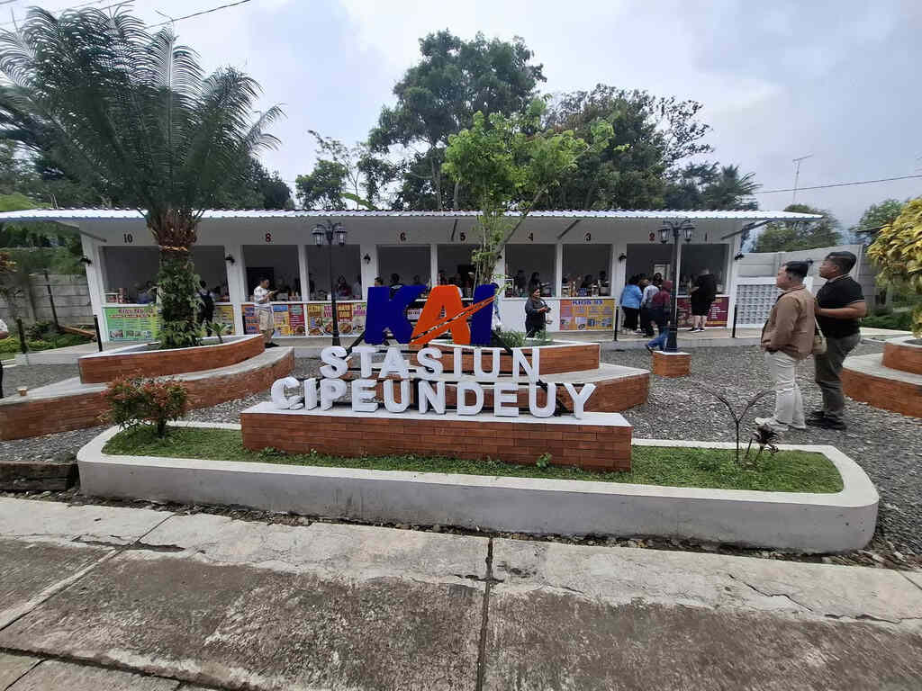 Kios UMKM Ramaikan Stasiun Cipeundeuy