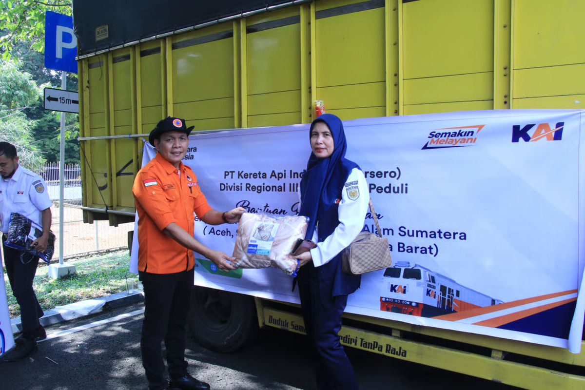 KAI Divre III Palembang Kirimkan Bantuan Kemanusiaan Untuk Bencana Alam Sumatera