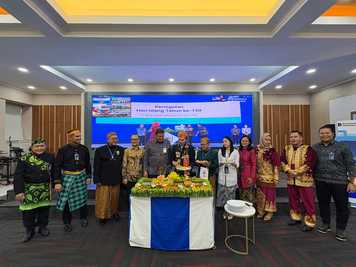 BRI Region 6 Jakarta 1 Rayakan HUT ke-130 BRI dengan Tumpengan dan Penghargaan Masa Bakti Pekerja