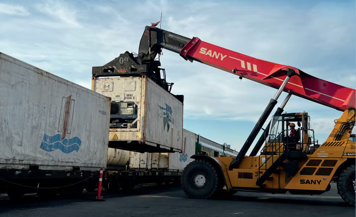 KAI Logistik Optimalkan KA Kontainer Reefer, Jaga Distribusi Pangan Segar Selama Natal dan Tahun Baru