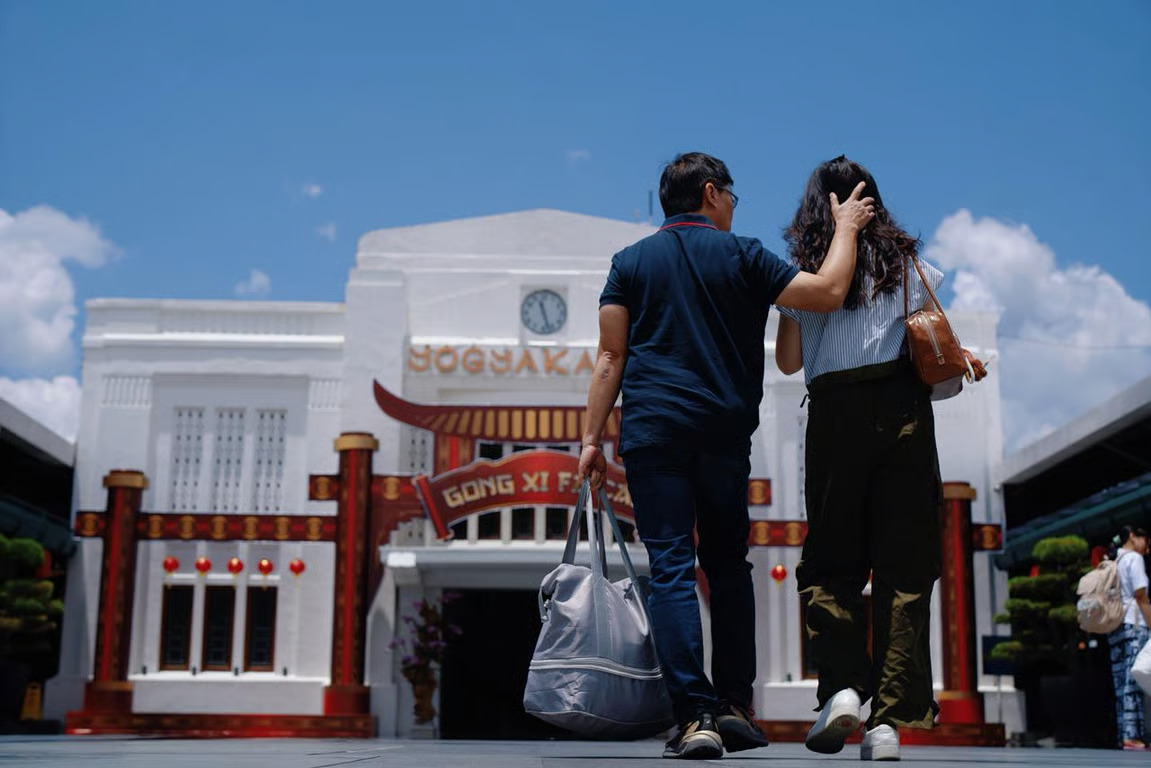 KAI Daop 6 Yogyakarta Hiasi Stasiun dengan Ornamen Imlek