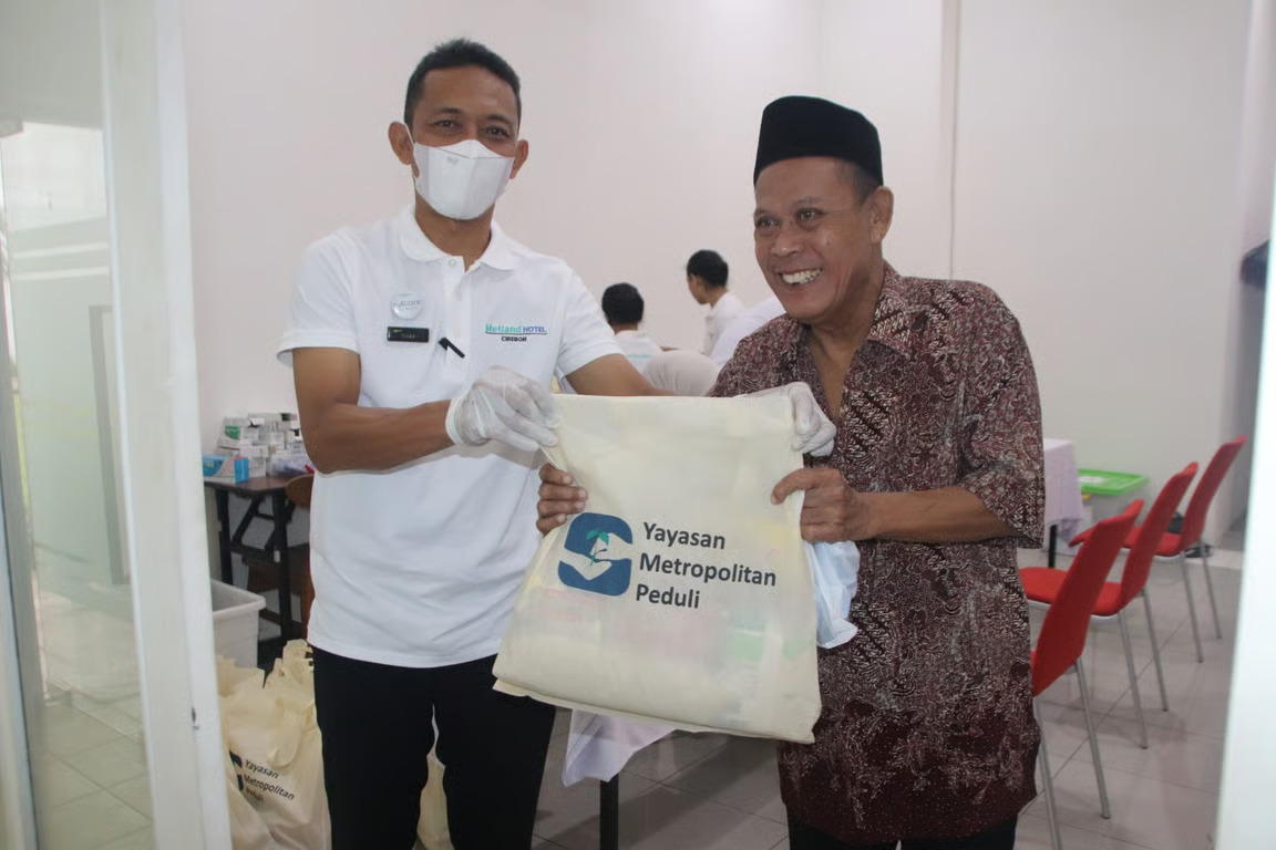 Metland Hotel Cirebon Gelar Bakti Sosial & Pemeriksaan Kesehatan Gratis dalam Rangka HUT ke-12