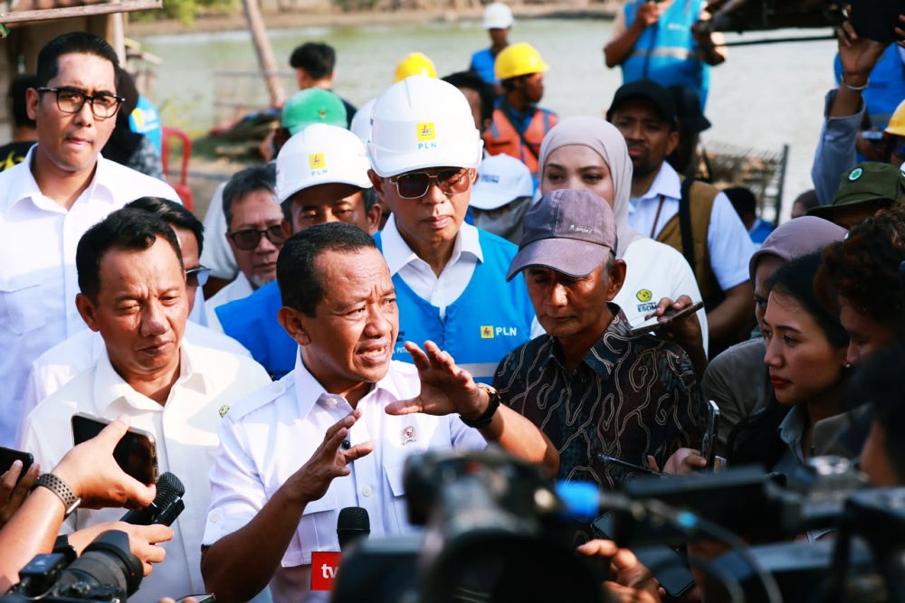 Pemerintah Hadirkan Listrik hingga ke Dusun di Karawang